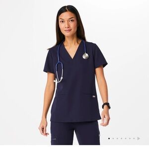 Figs 3 pocket scrub top